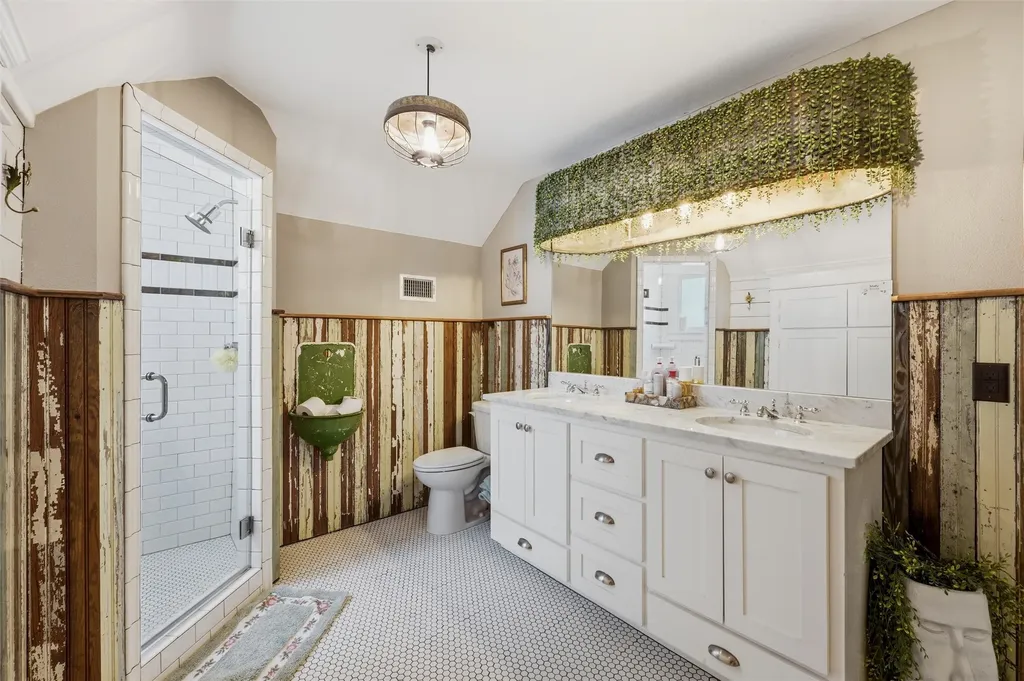 1026 W Main Street Waxahachie TX 75165
