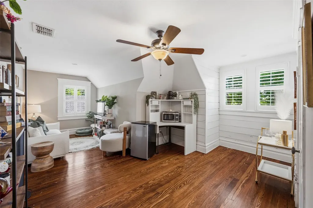 1026 W Main Street Waxahachie TX 75165