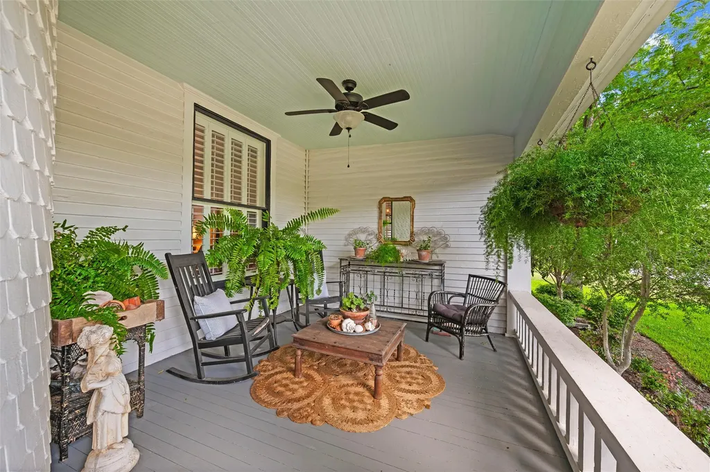 1026 W Main Street Waxahachie TX 75165