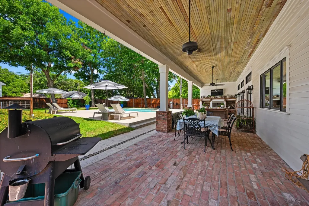 1026 W Main Street Waxahachie TX 75165