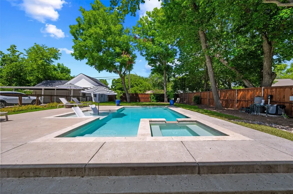 1026 W Main Street Waxahachie TX 75165