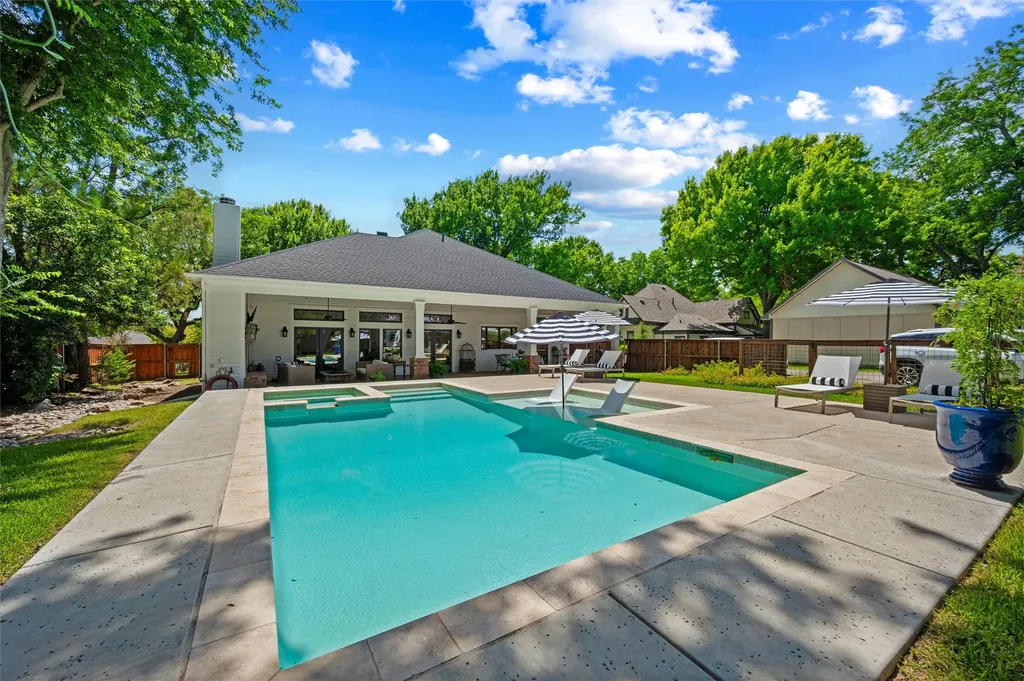 1026 W Main Street Waxahachie TX 75165