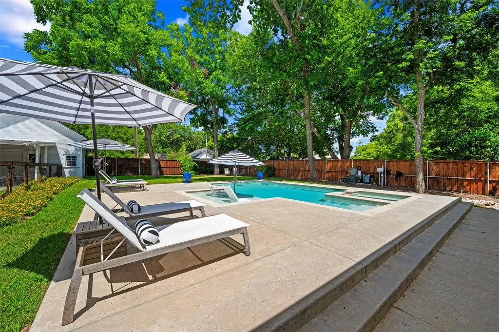 1026 W Main Street Waxahachie TX 75165