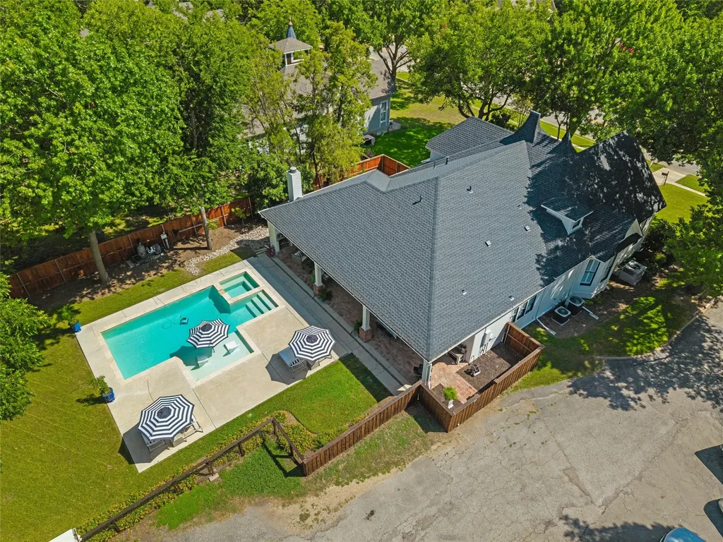 1026 W Main Street Waxahachie TX 75165
