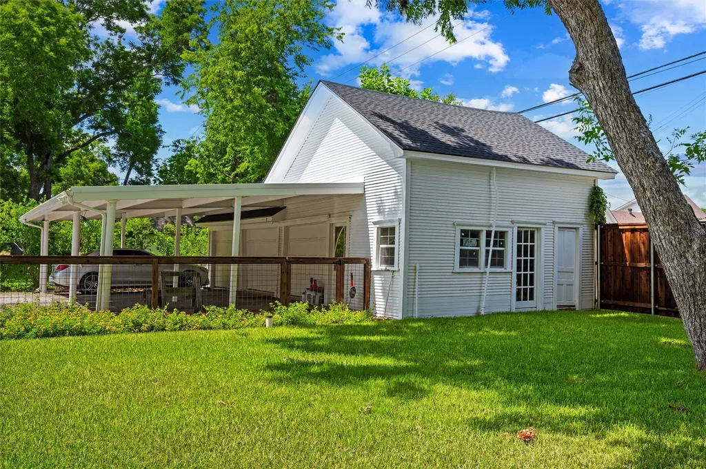 1026 W Main Street Waxahachie TX 75165