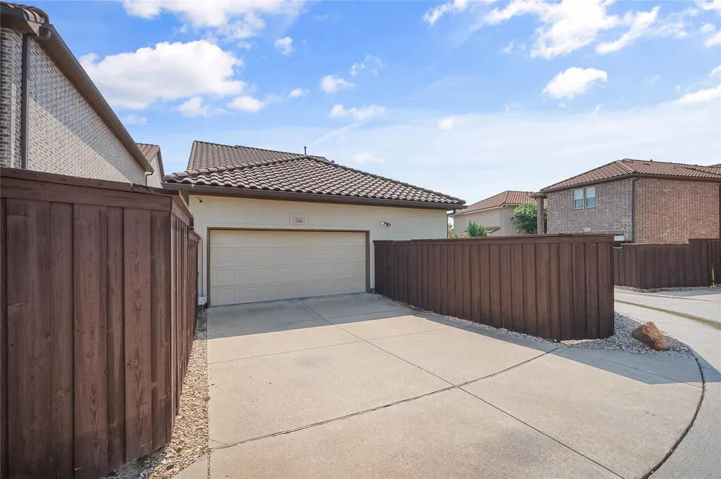 7019 Comal Drive Irving TX 75039