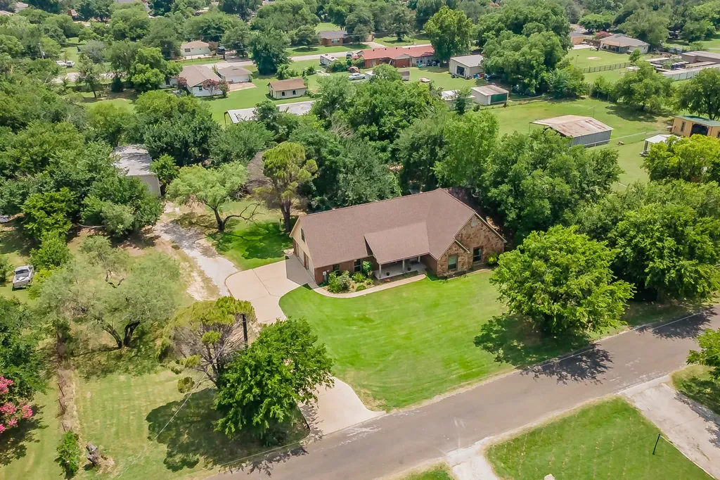 800 Stella Mae Drive Fort Worth TX 76028