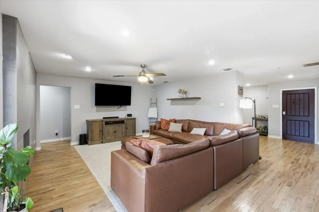 13051 Pennystone Drive Farmers Branch TX 75244