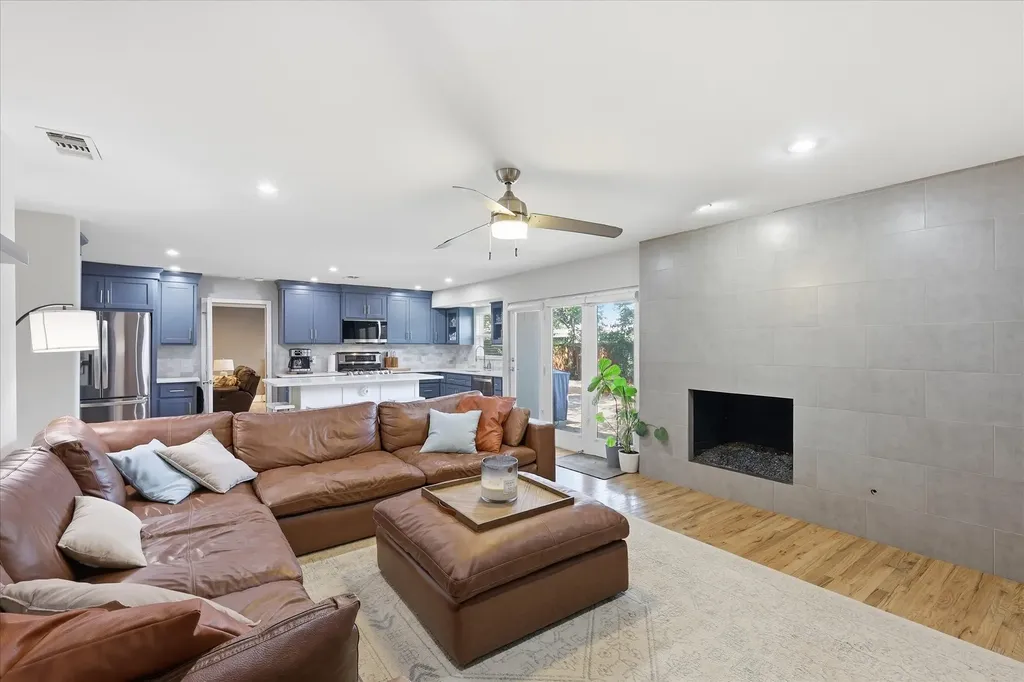13051 Pennystone Drive Farmers Branch TX 75244