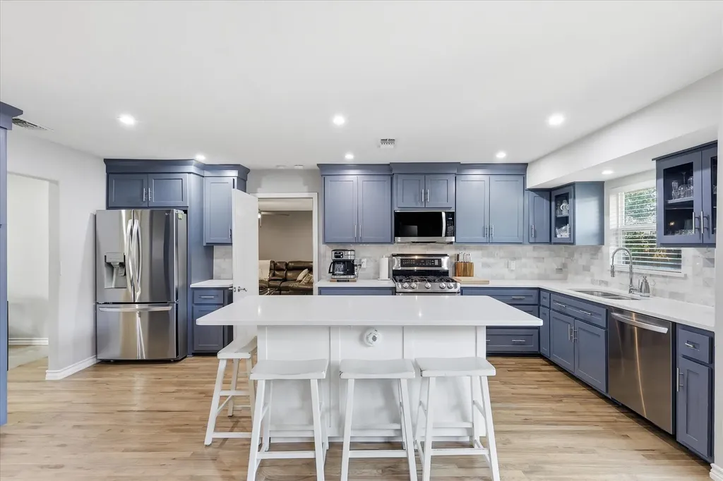 13051 Pennystone Drive Farmers Branch TX 75244