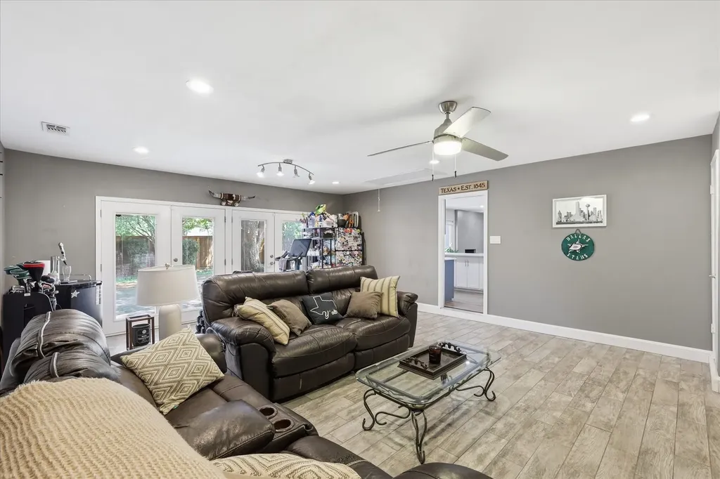 13051 Pennystone Drive Farmers Branch TX 75244