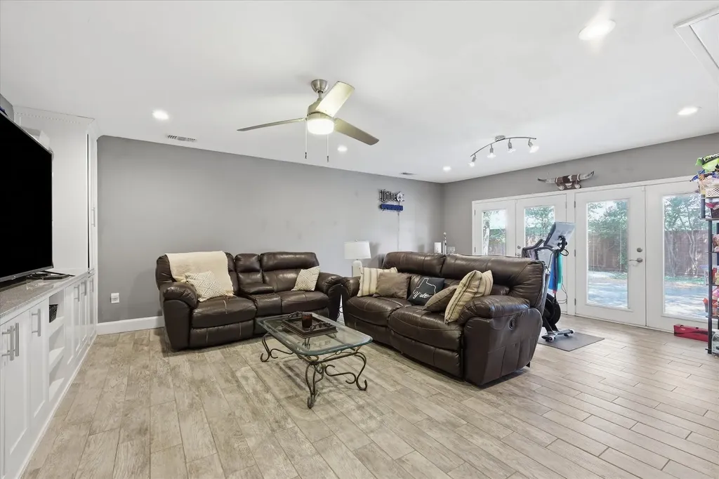 13051 Pennystone Drive Farmers Branch TX 75244