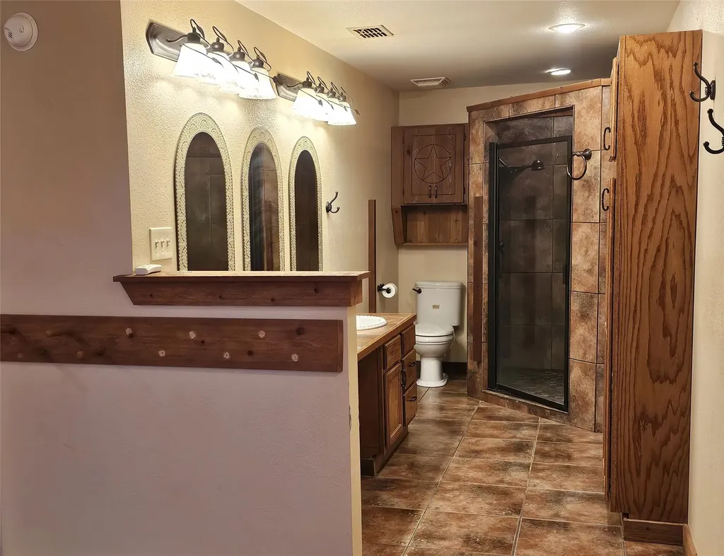 529 Wildewood Drive Chandler TX 75758