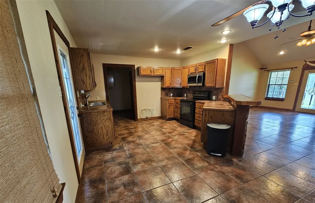 529 Wildewood Drive Chandler TX 75758