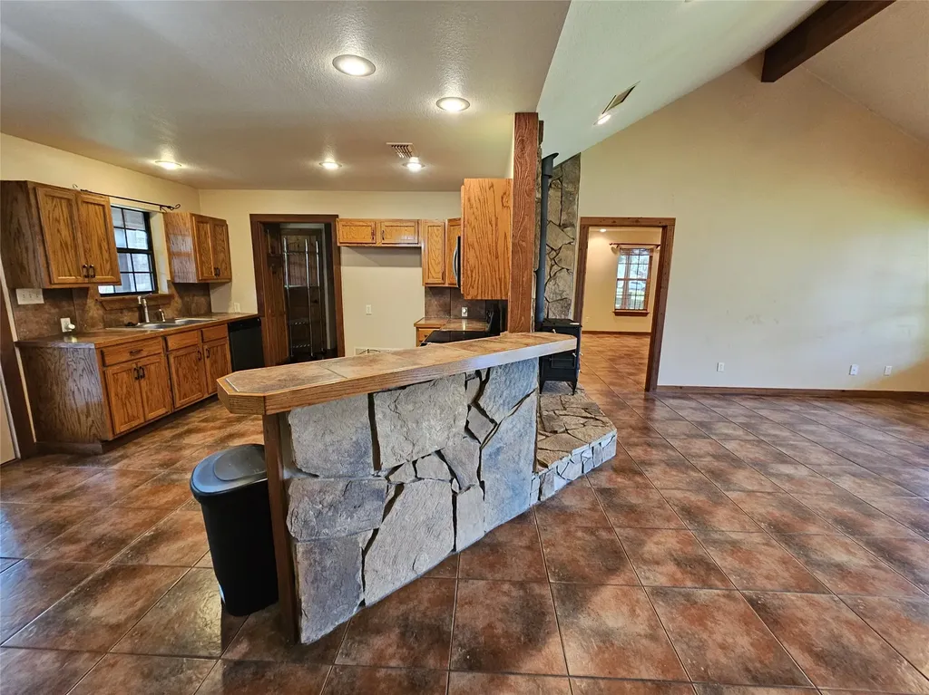 529 Wildewood Drive Chandler TX 75758