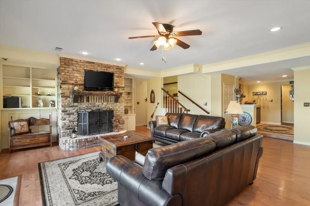 169 Deer Island Road Mabank TX 75156