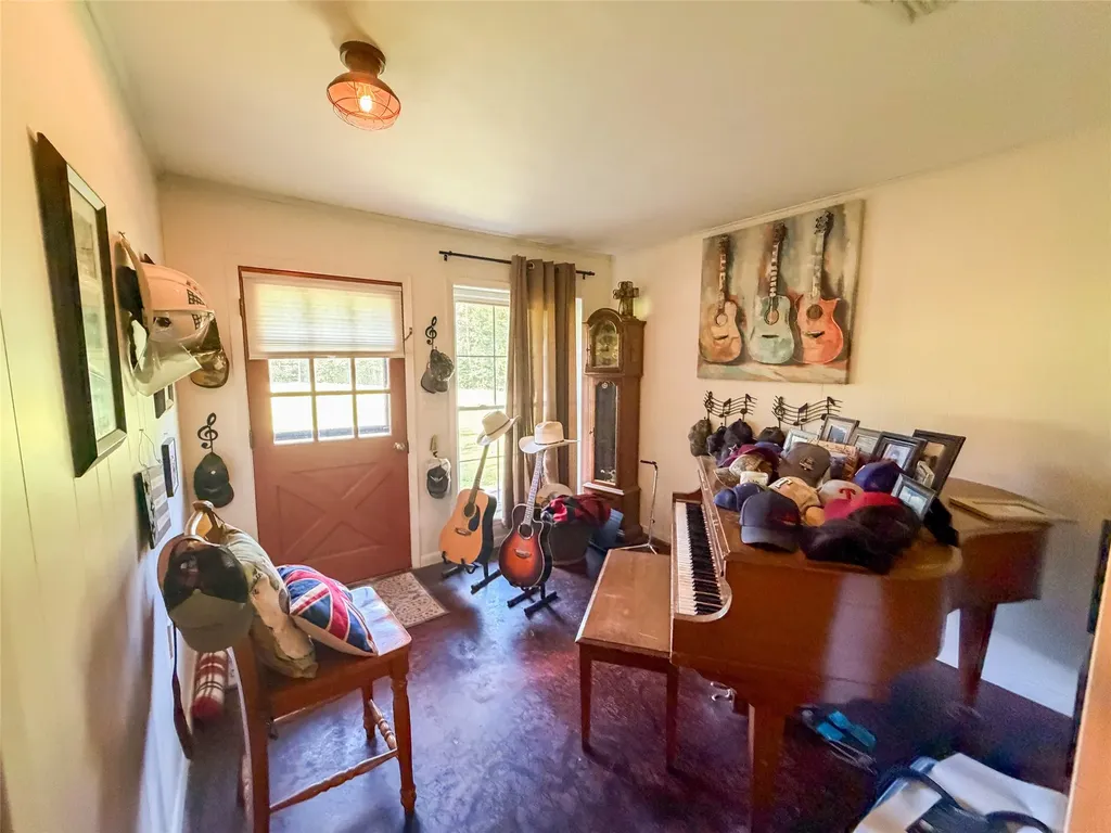 9822 Nasturtium Road Ore City TX 75683