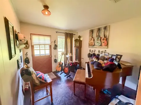 9822 Nasturtium Road Ore City TX 75683
