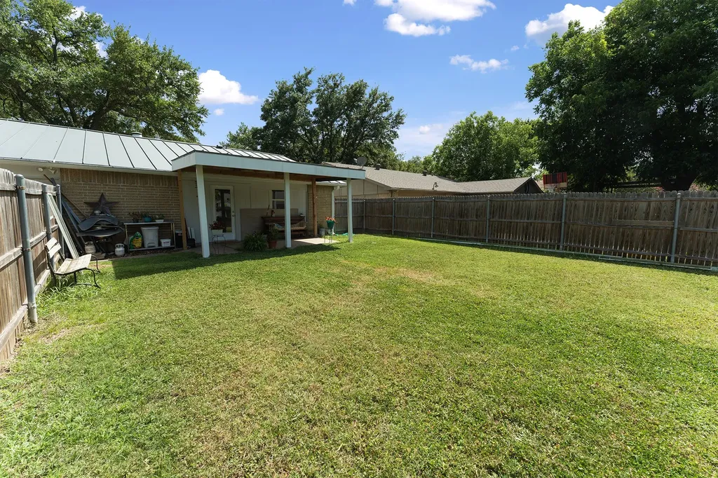 4222 Foliage Drive Garland TX 75043