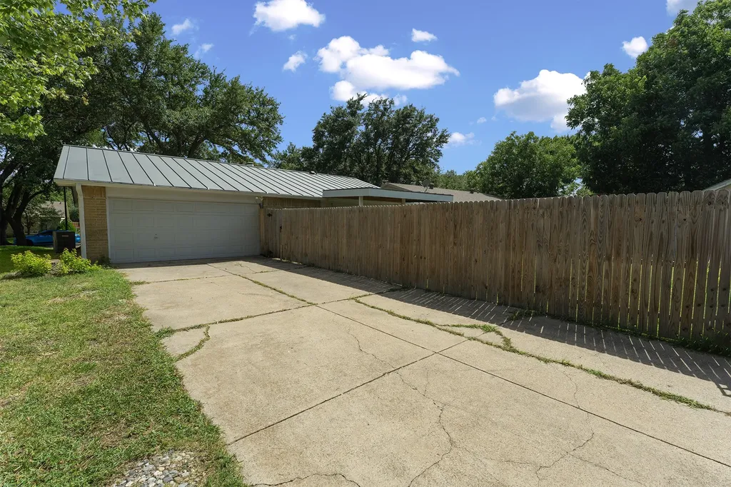 4222 Foliage Drive Garland TX 75043