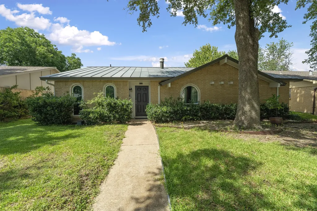 4222 Foliage Drive Garland TX 75043