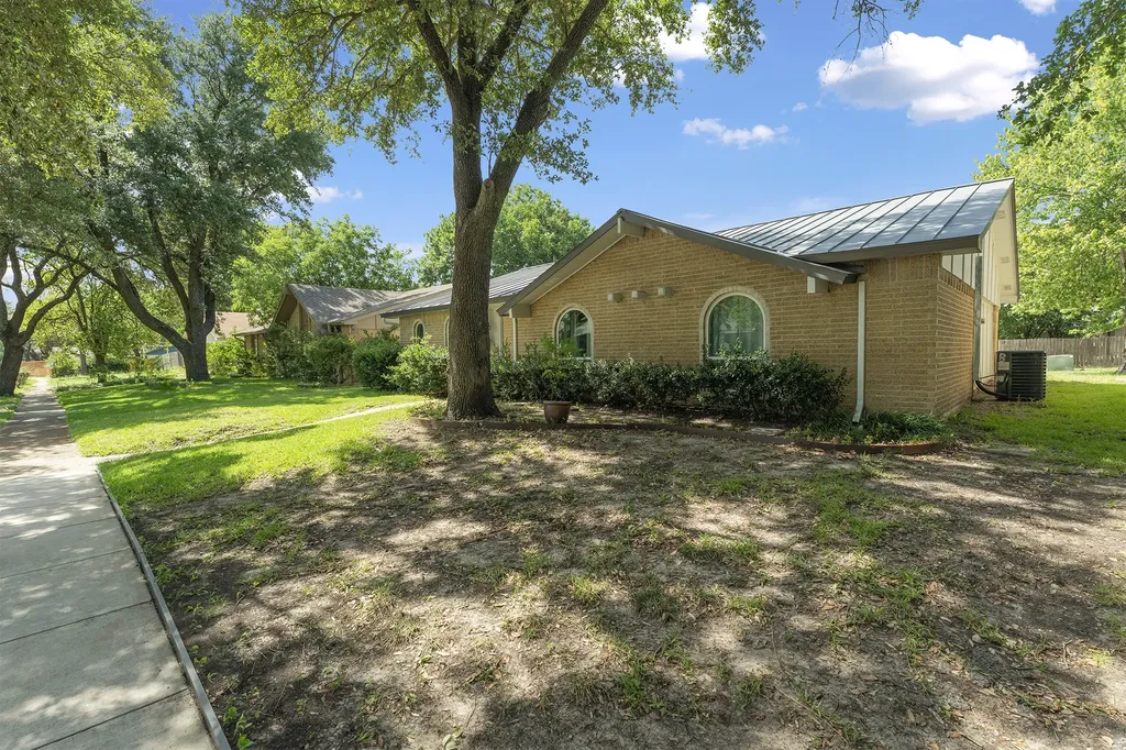 4222 Foliage Drive Garland TX 75043