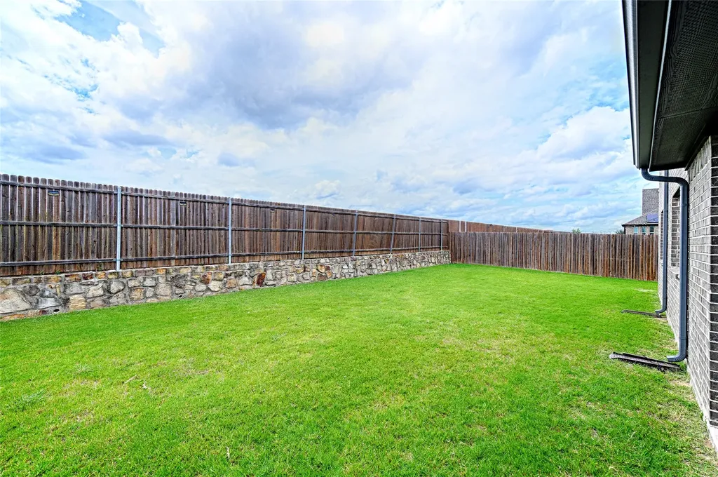 1721 Maplewood Drive Glenn Heights TX 75154
