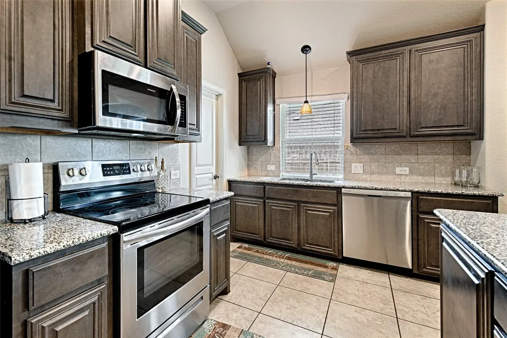 1721 Maplewood Drive Glenn Heights TX 75154