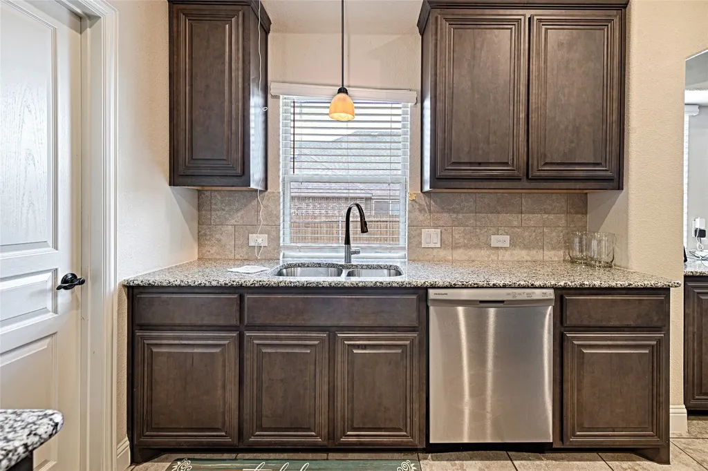 1721 Maplewood Drive Glenn Heights TX 75154