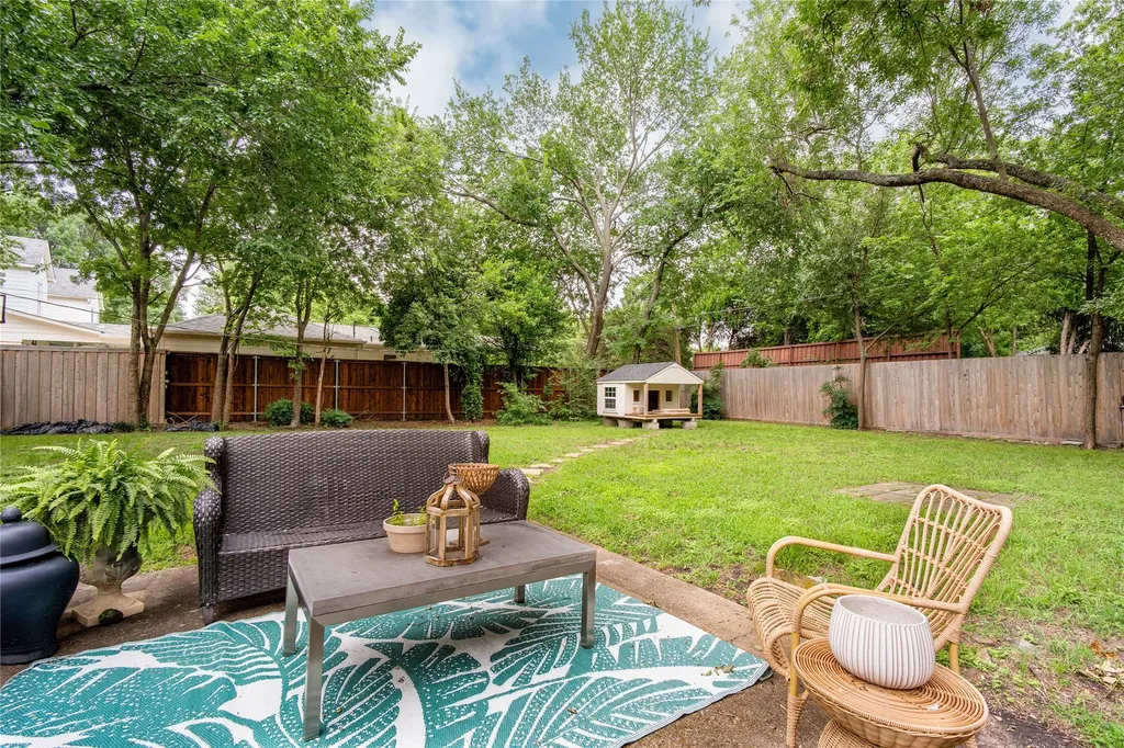 1511 Verano Drive Dallas TX 75218