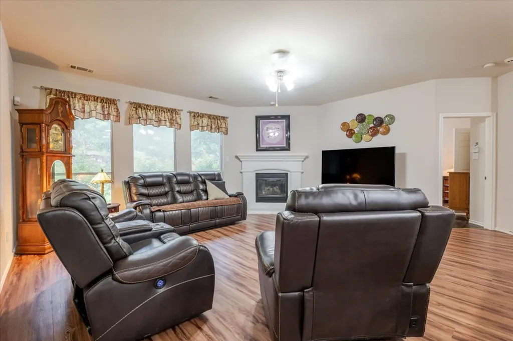 7234 Summit Parc Drive Dallas TX 75249