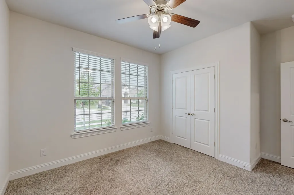 10925 Klondike Lane Aubrey TX 76227