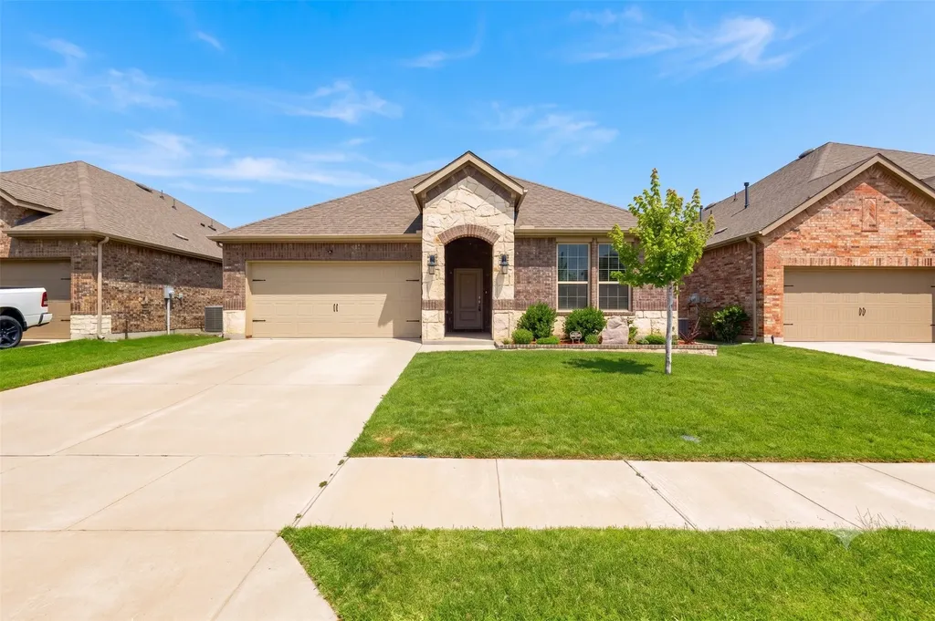 10925 Klondike Lane Aubrey TX 76227