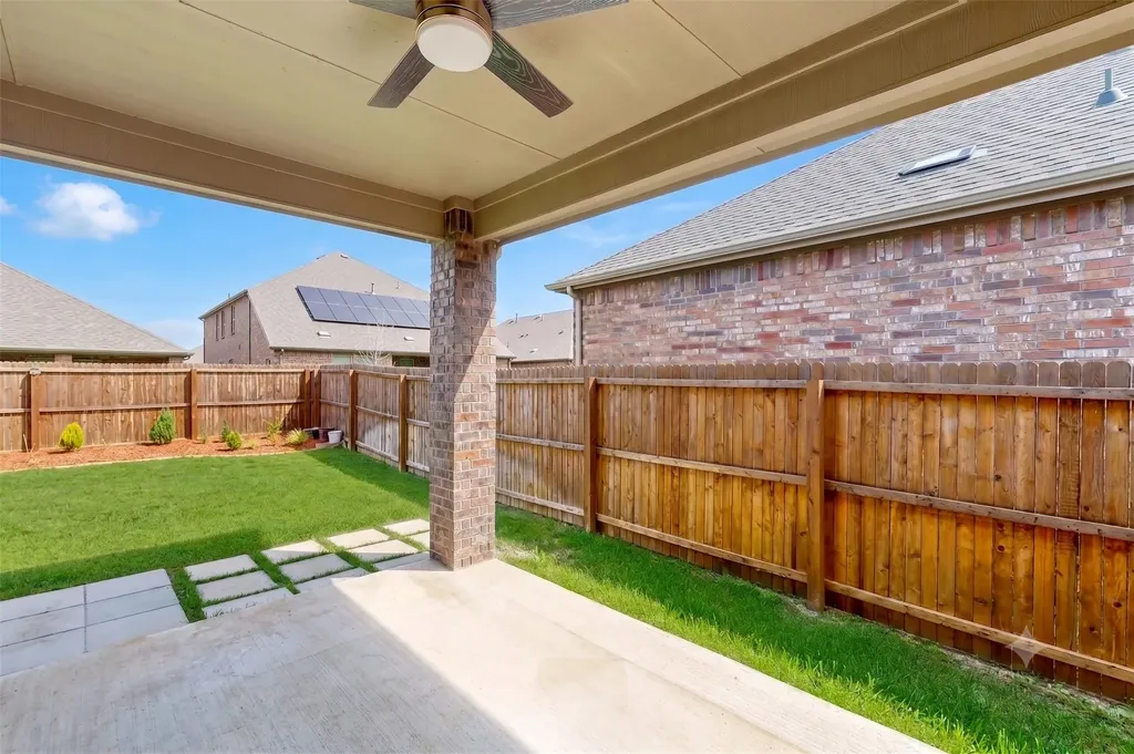 10925 Klondike Lane Aubrey TX 76227