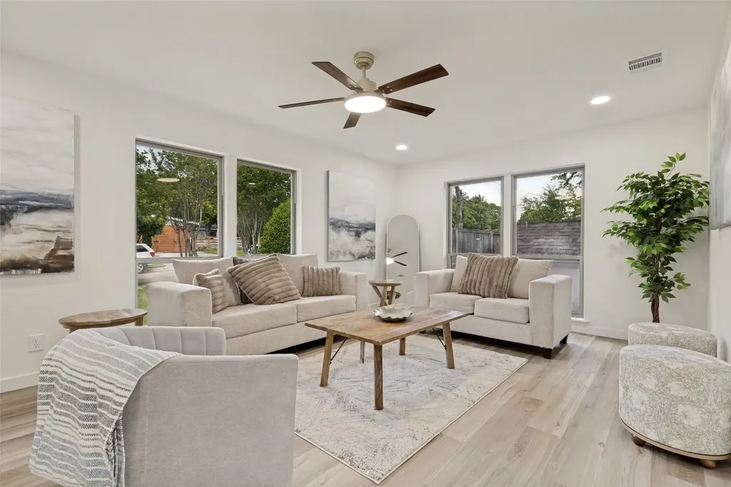 2930 Bellknoll Lane Dallas TX 75229