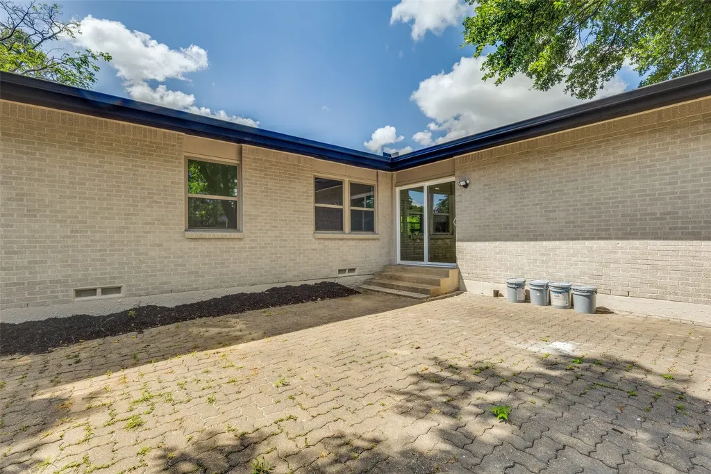 2930 Bellknoll Lane Dallas TX 75229