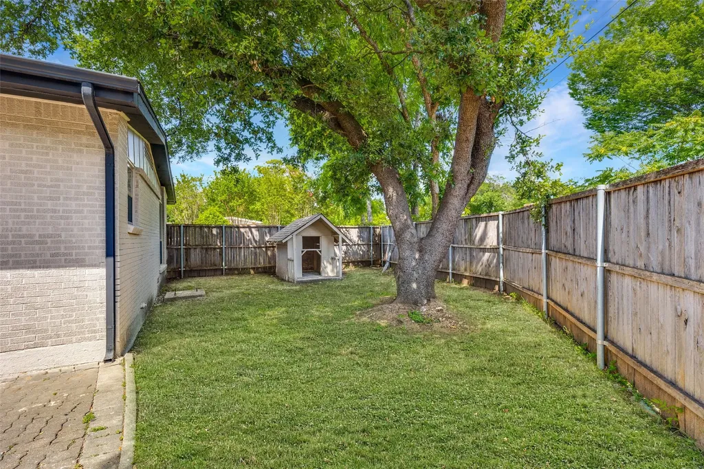 2930 Bellknoll Lane Dallas TX 75229