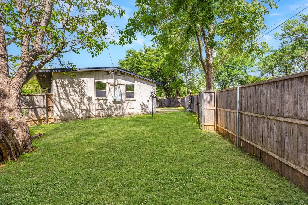 2930 Bellknoll Lane Dallas TX 75229