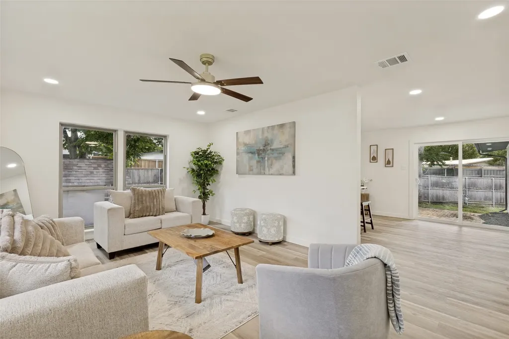 2930 Bellknoll Lane Dallas TX 75229