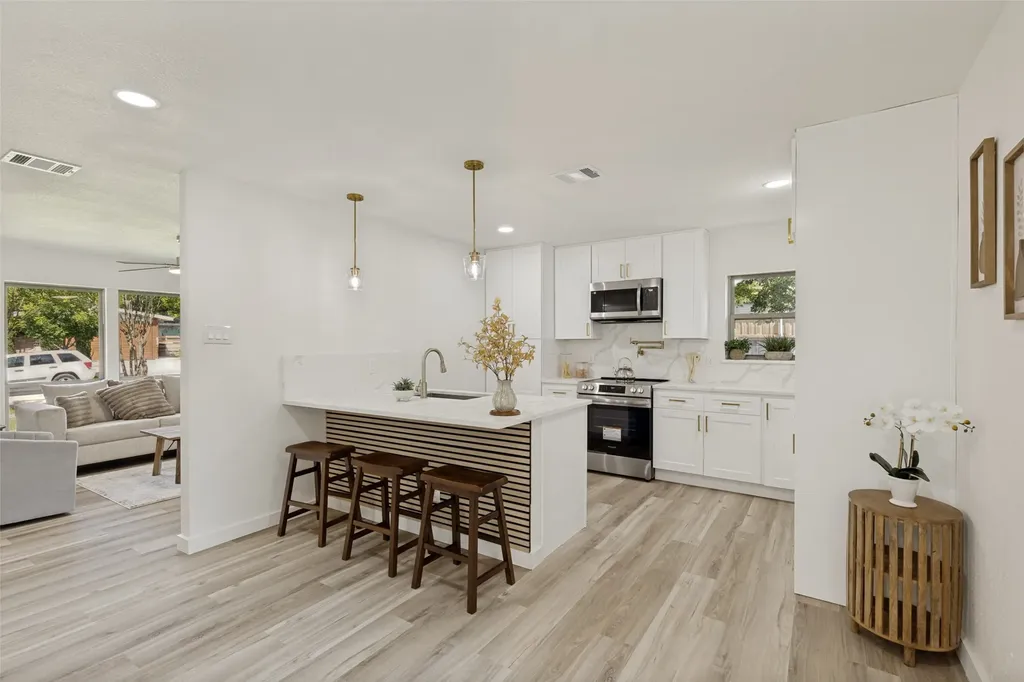 2930 Bellknoll Lane Dallas TX 75229