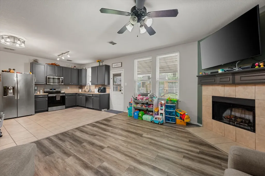 517 Zachum Drive Arlington TX 76002