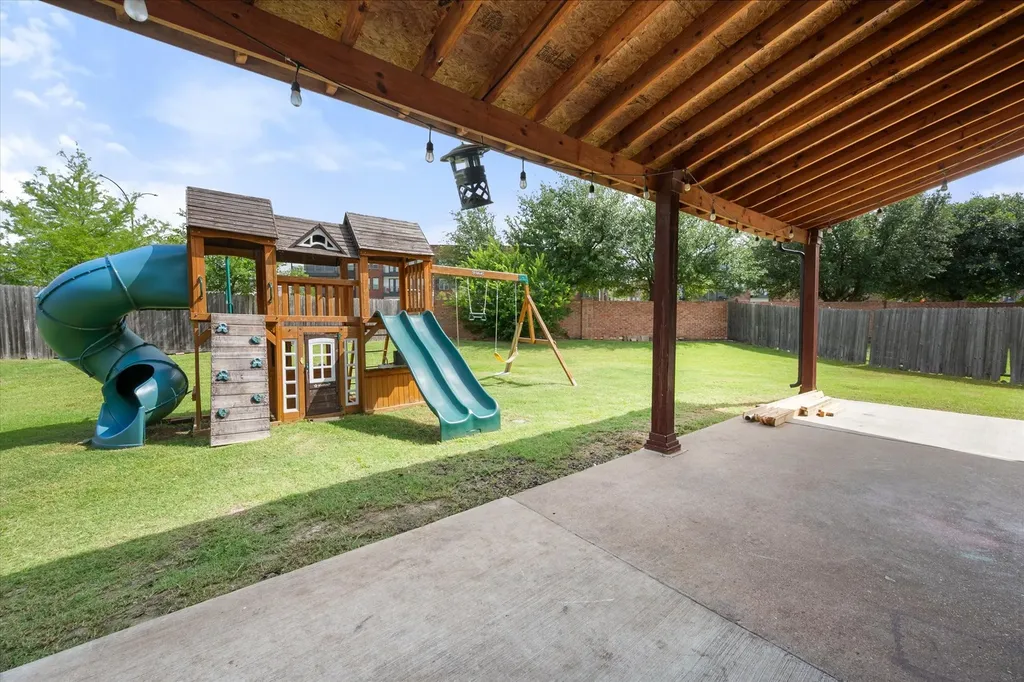 517 Zachum Drive Arlington TX 76002