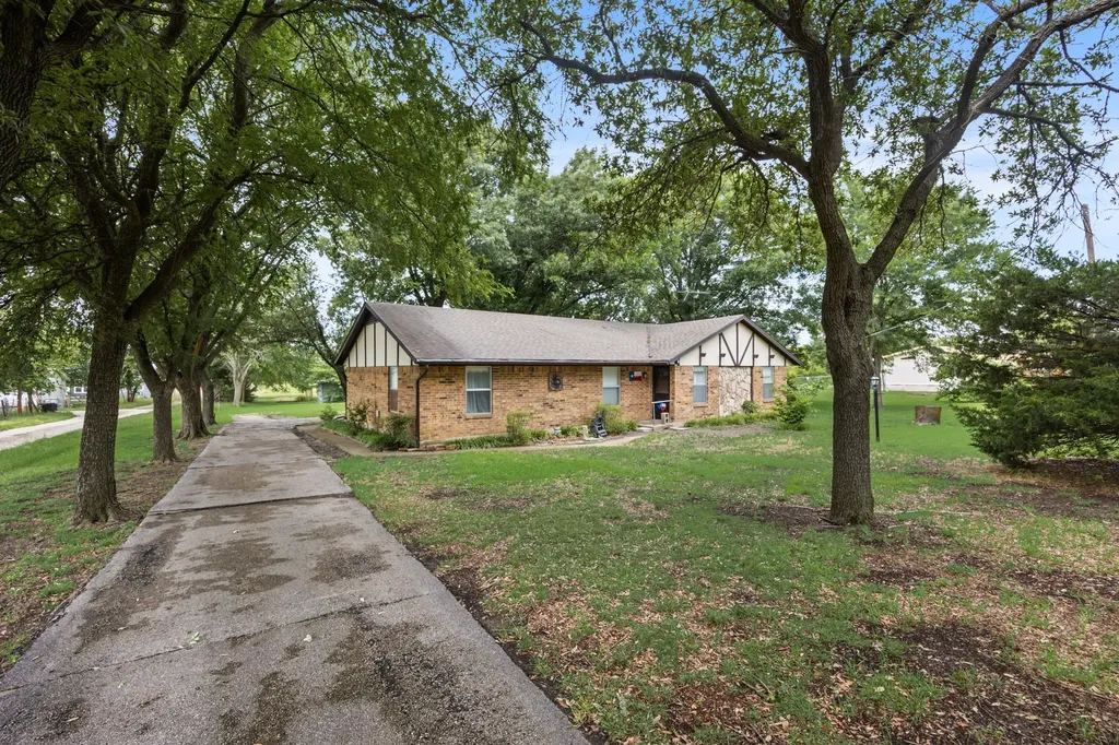235 Eugene Lane Nevada TX 75173