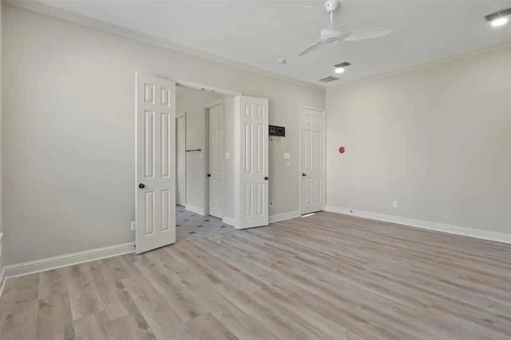 6811 San Fernando Irving TX 75039