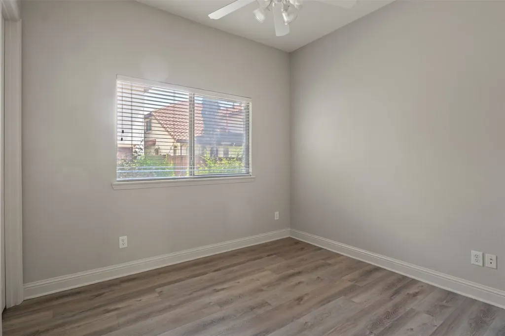 6811 San Fernando Irving TX 75039