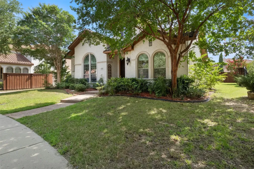 6811 San Fernando Irving TX 75039