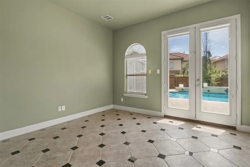 6811 San Fernando Irving TX 75039