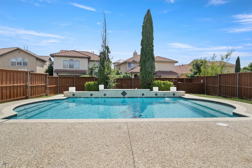 6811 San Fernando Irving TX 75039