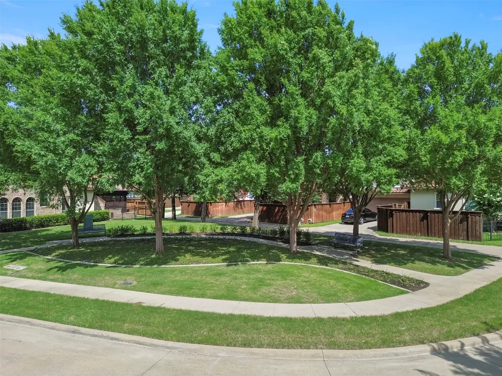 6811 San Fernando Irving TX 75039