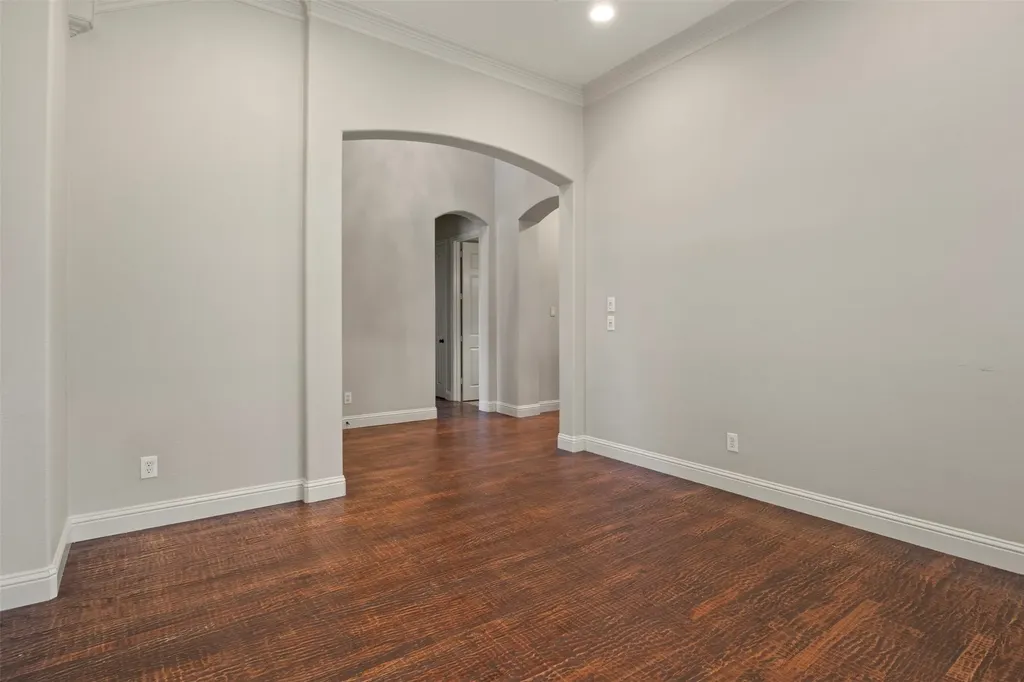 6811 San Fernando Irving TX 75039